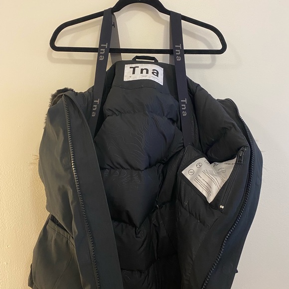 Aritzia winter parka - Picture 4 of 8